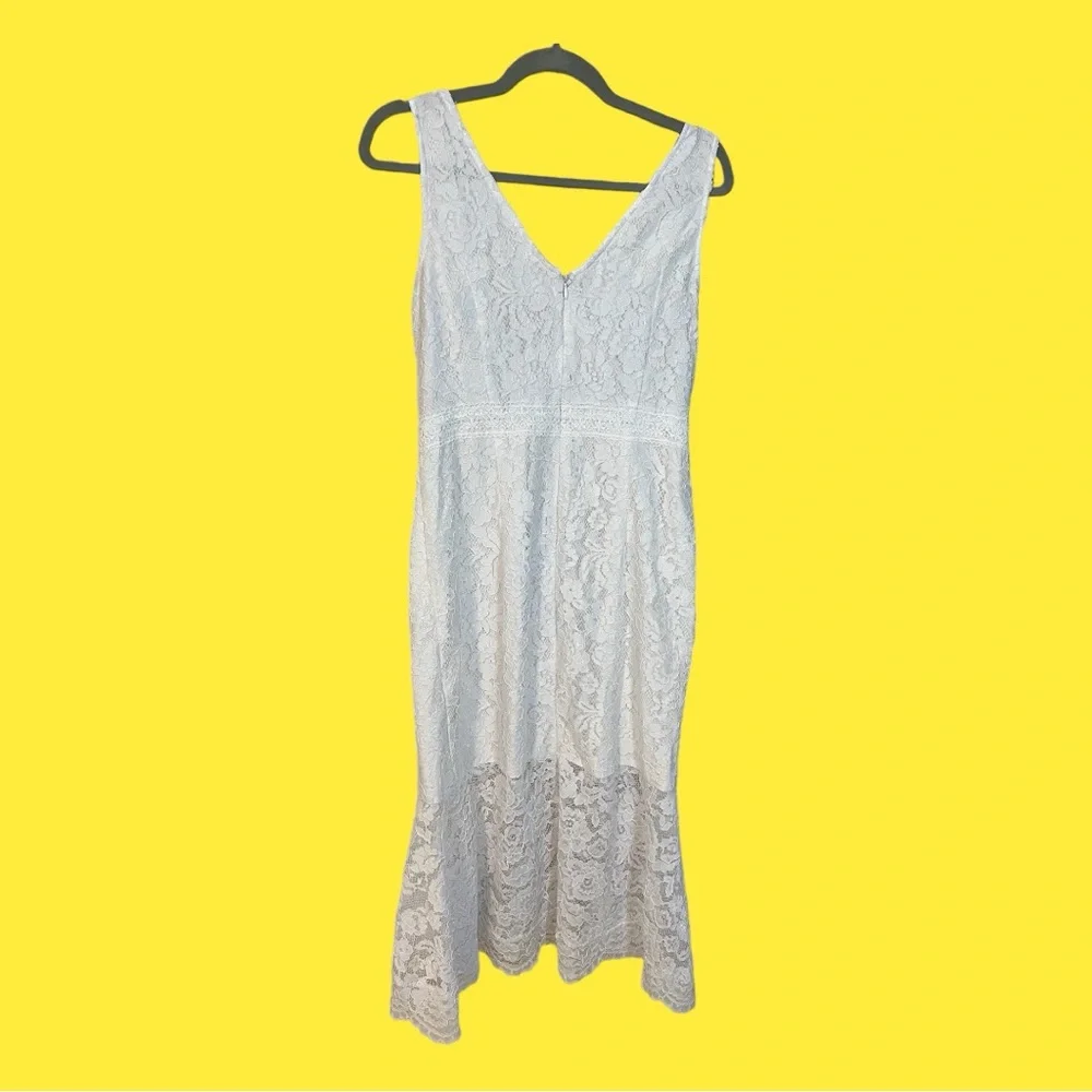 A Nanette Lapore white lace dress in a size 12 - Picture 6 of 7